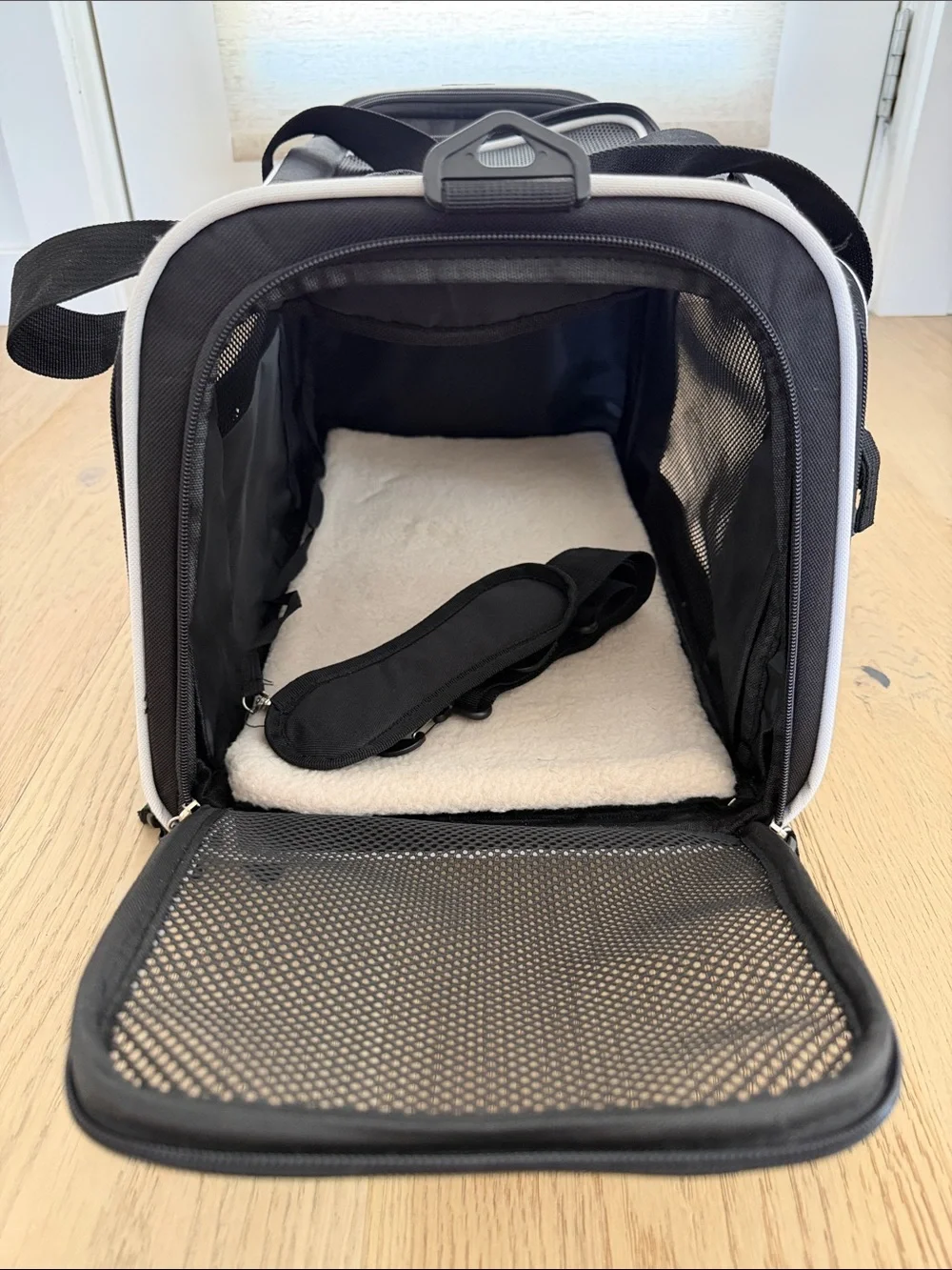 Black and White Mesh Pet Carrier (small 11x28inches)